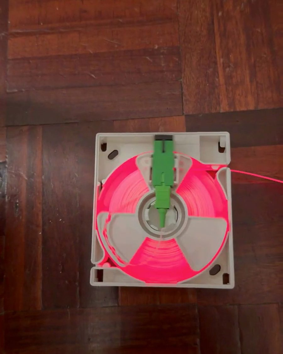 Roseta de bobina con la fibra FTTR enrollada